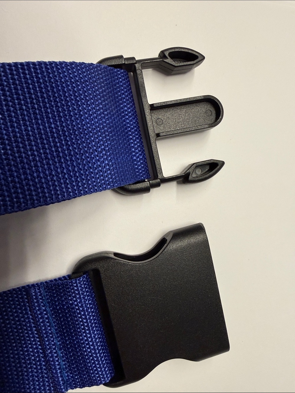 Tupperware - set of 2 - Blue and Green Adjustable Travel luggage straps - Picture 3 of 5